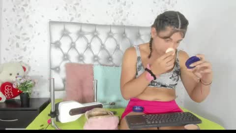 Snapshot of brenda_sofia2 chatting on May 23, 2:43 pm brenda sofia2 online show from May 23, 2:43 pm