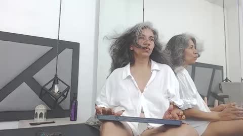 BRENDA VELASQUEZ online show from January 3, 11:01 pm