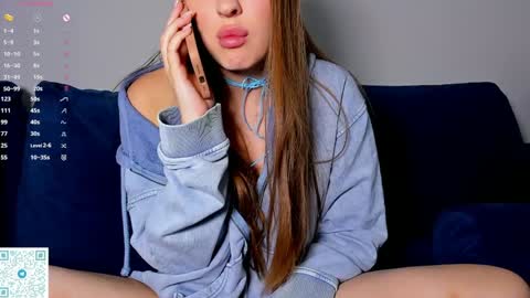 Snapshot of brendelle chatting on October 17, 7:11 am Mia online show from October 17, 7:11 am