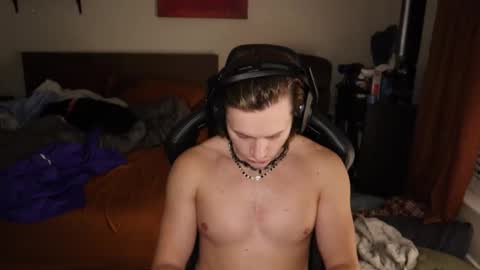 Snapshot of brentonverde chatting on December 14, 10:36 pm brentonverde online show from December 14, 10:36 pm