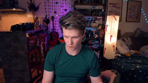 brestonsweet online show from December 18, 8:25 pm