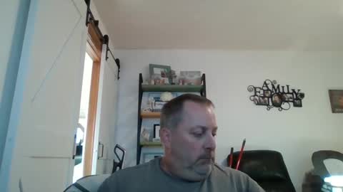 hey online show from December 3, 8:17 pm