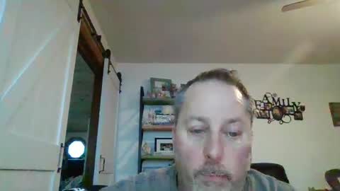 hey online show from December 10, 3:55 pm