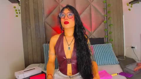 Snapshot of briaconner_ chatting on May 1, 2:49 am B R I A online show from May 1, 2:49 am