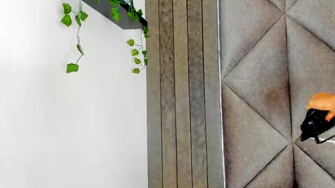 Snapshot of briaconner_ chatting on May 4, 1:34 am B R I A online show from May 4, 1:34 am