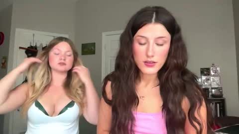 Snapshot of briadominick chatting on September 27, 8:03 pm Brianna3 online show from September 27, 8:03 pm