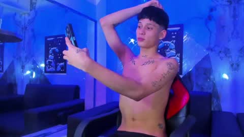 brian_hotof1 online show from May 13, 8:49 pm