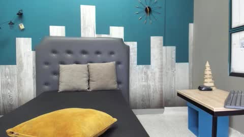 Snapshot of brian_tattoo chatting on December 1, 12:43 pm Brian online show from December 1, 12:43 pm