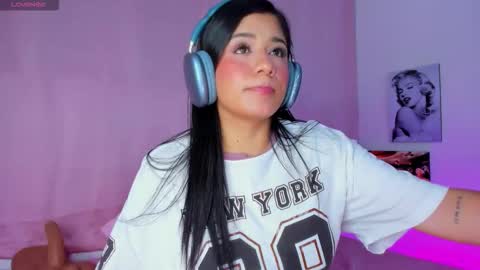 Snapshot of briana11_ chatting on February 16, 1:02 am briana11_ online show from February 16, 1:02 am