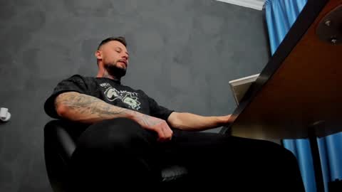 Brian online show from January 7, 9:07 am