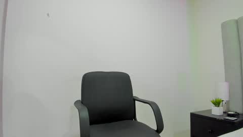 Snapshot of briannajackson_ chatting on February 8, 10:50 am brianna online show from February 8, 10:50 am