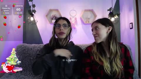 Snapshot of briarandblair chatting on December 10, 1:33 pm briarandblair online show from December 10, 1:33 pm
