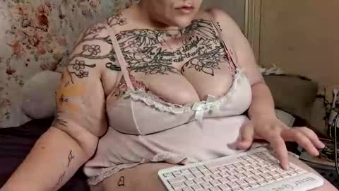 Snapshot of briebaby88 chatting on May 19, 5:03 am Leela Marie xo online show from May 19, 5:03 am