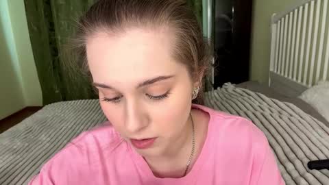 brielleroberts online show from March 31, 8:48 am