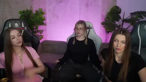 Diamonds Girls online show from June 3, 2:33 pm