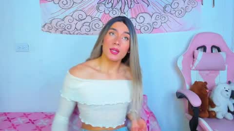 Snapshot of brihanna_cooper chatting on April 4, 2:03 pm bri online show from April 4, 2:03 pm