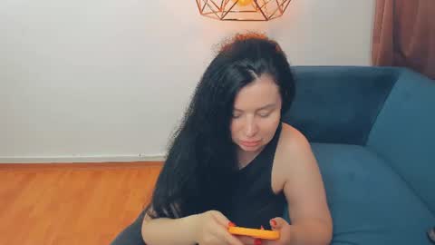 brilliantegirl_ online show from June 25, 11:15 am