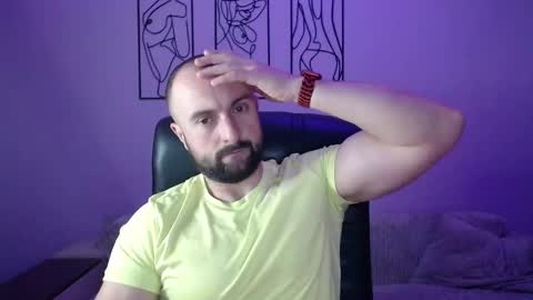 Snapshot of brindlefly69 chatting on December 3, 11:52 am brindlefly69 online show from December 3, 11:52 am