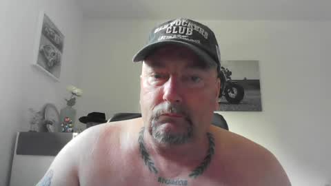 Snapshot of brisco1971 chatting on July 4, 6:08 am Brisco schner Schwanz online show from July 4, 6:08 am