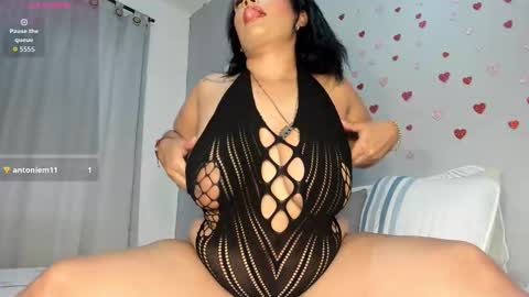 Snapshot of britanny_w chatting on February 25, 7:34 pm Brithaty online show from February 25, 7:34 pm