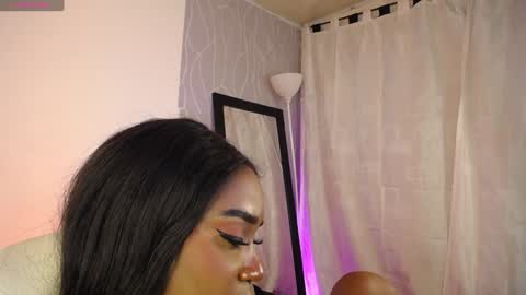 Snapshot of britanymooree chatting on January 17, 1:25 am Britany online show from January 17, 1:25 am