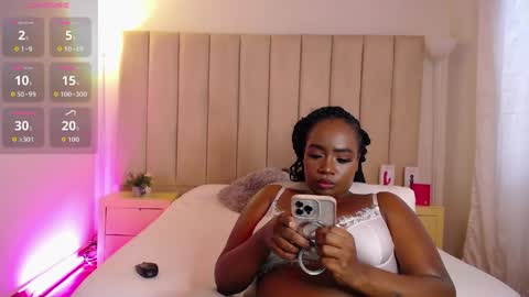 Snapshot of britanymooree chatting on March 6, 7:32 pm Britany online show from March 6, 7:32 pm