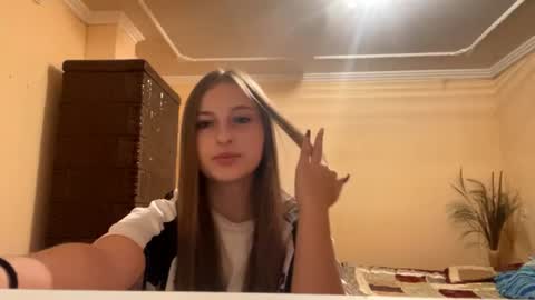 Snapshot of britanysuther chatting on June 11, 7:45 pm Ciri online show from June 11, 7:45 pm