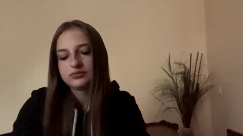 Snapshot of britanysuther chatting on June 14, 5:15 pm Ciri online show from June 14, 5:15 pm
