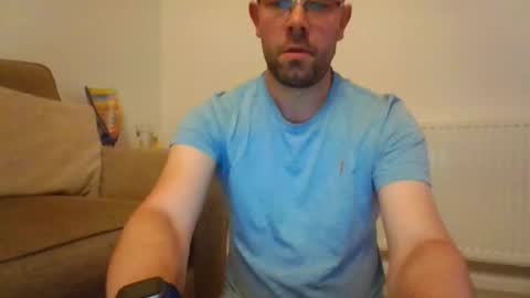 Snapshot of britguy6985 chatting on October 6, 7:22 pm britguy6985 online show from October 6, 7:22 pm