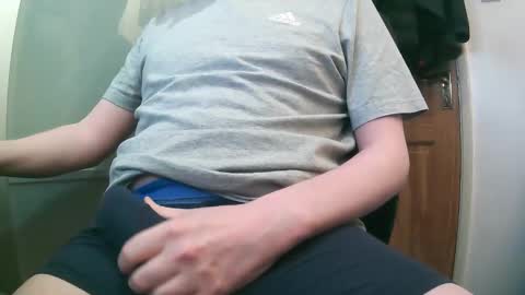 Snapshot of britishtom93 chatting on November 13, 12:20 am British Tom online show from November 13, 12:20 am