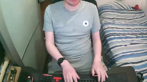 Snapshot of britishtom93 chatting on December 17, 12:16 am British Tom online show from December 17, 12:16 am