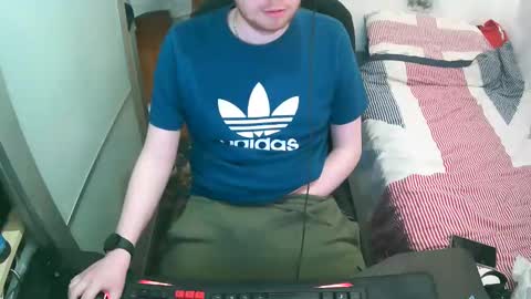 Snapshot of britishtom93 chatting on February 25, 12:20 am British Tom online show from February 25, 12:20 am