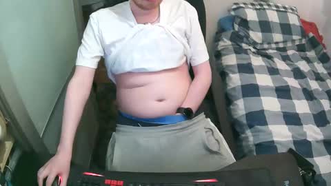 Snapshot of britishtom93 chatting on May 14, 11:33 pm British Tom online show from May 14, 11:33 pm