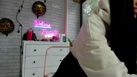 britney_charm online show from October 6, 6:33 am