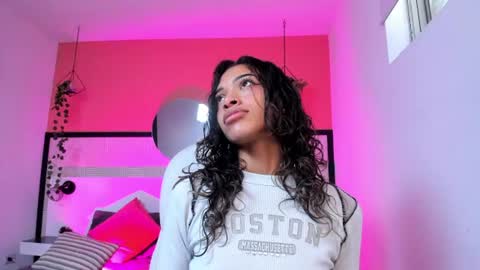 Snapshot of britney_collins_ chatting on June 13, 3:32 pm britney_collins_ online show from June 13, 3:32 pm