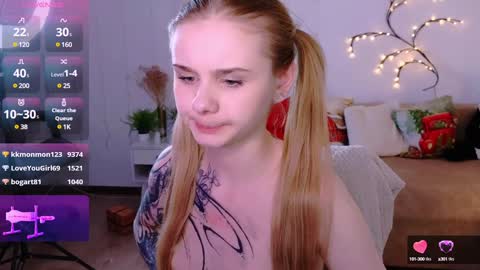 Snapshot of britney_lynch chatting on December 27, 3:31 am Britney online show from December 27, 3:31 am