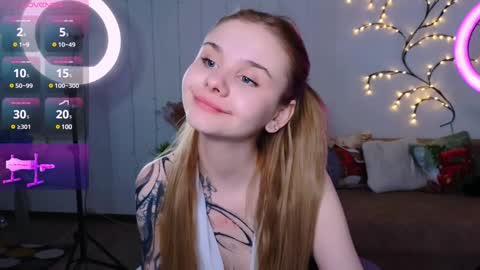 Snapshot of britney_lynch chatting on December 27, 8:39 pm Britney online show from December 27, 8:39 pm