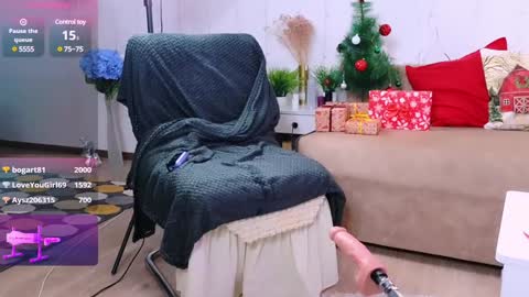 Snapshot of britney_lynch chatting on December 28, 3:26 am Britney online show from December 28, 3:26 am