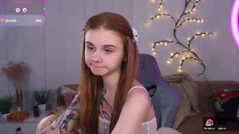 Snapshot of britney_lynch chatting on January 14, 12:43 am Britney online show from January 14, 12:43 am