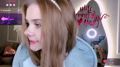 Snapshot of britney_lynch chatting on February 5, 12:10 am Britney online show from February 5, 12:10 am