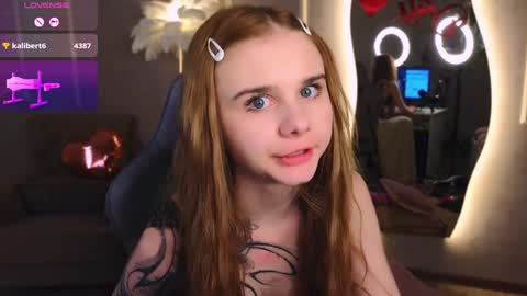 Snapshot of britney_lynch chatting on February 8, 12:17 am Britney online show from February 8, 12:17 am