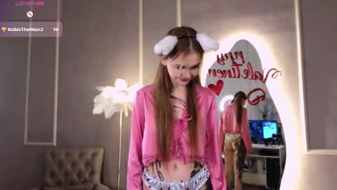 Snapshot of britney_lynch chatting on February 13, 8:45 pm Britney online show from February 13, 8:45 pm