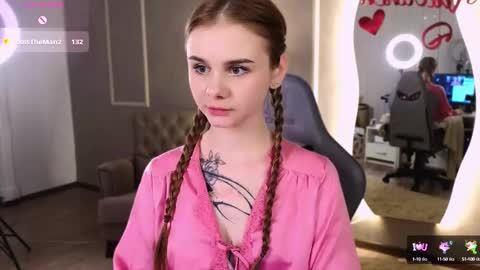 Snapshot of britney_lynch chatting on February 14, 12:09 am Britney online show from February 14, 12:09 am