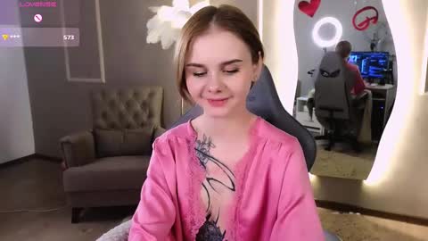 Snapshot of britney_lynch chatting on February 14, 3:11 am Britney online show from February 14, 3:11 am