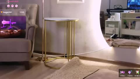 Snapshot of britney_lynch chatting on February 17, 12:10 am Britney online show from February 17, 12:10 am