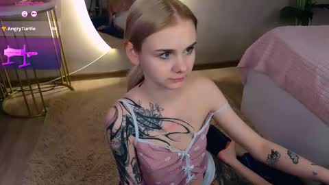 Snapshot of britney_lynch chatting on February 20, 8:58 pm Britney online show from February 20, 8:58 pm