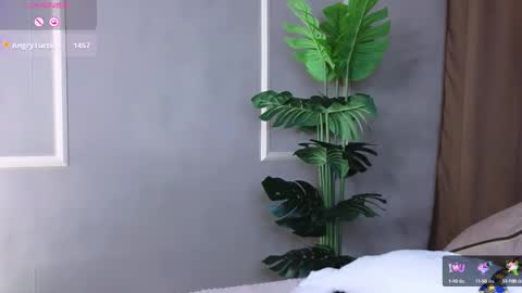 Snapshot of britney_lynch chatting on February 23, 12:51 am Britney online show from February 23, 12:51 am