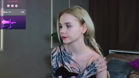 Snapshot of britney_lynch chatting on February 27, 12:21 am Britney online show from February 27, 12:21 am