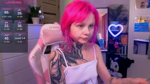 Snapshot of britney_lynch chatting on October 5, 8:29 pm Britney online show from October 5, 8:29 pm