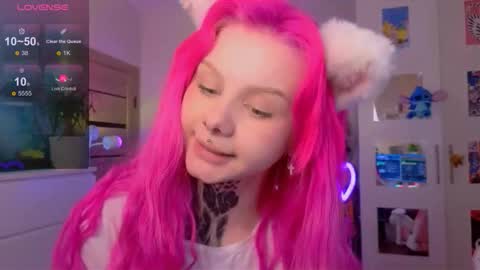 Snapshot of britney_lynch chatting on October 10, 8:19 pm Britney online show from October 10, 8:19 pm